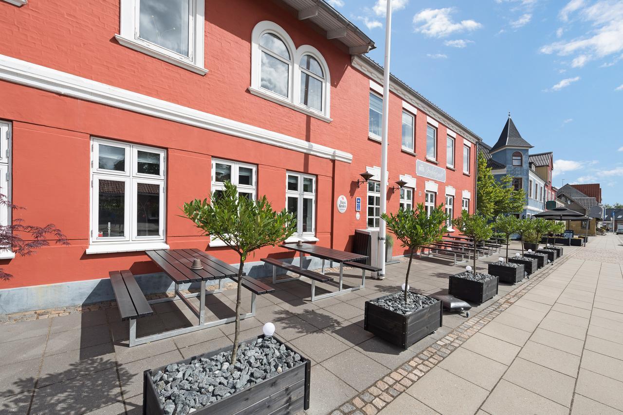 Hotel Jernbanegade Кьюбек Экстерьер фото