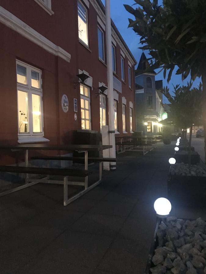 Hotel Jernbanegade Кьюбек Экстерьер фото